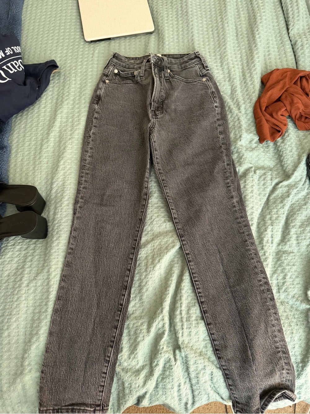 Madewell Grey/black Curvy Straight-Leg Jeans